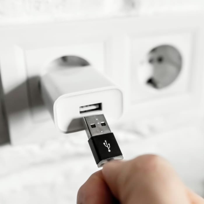 Cabo USB a ligar o AiraBreeze