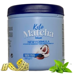 Keto Matcha Blue com uma fita metrica e folhas de ortigas